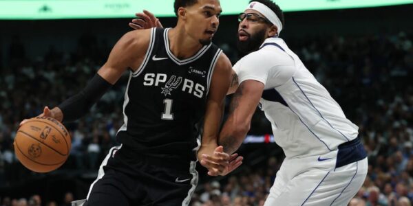 NBA Playoffs : Victor Wembanyama en mode extraterrestre, les Spurs à une victoire des finales de conférence