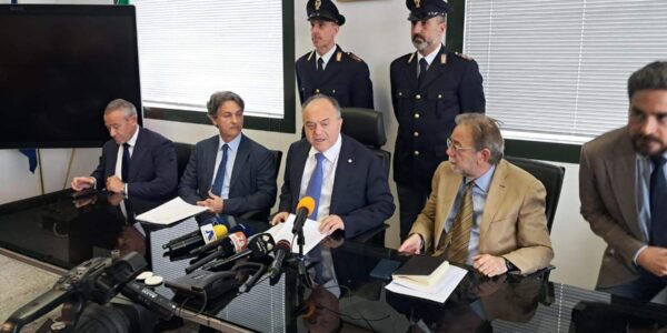 Scandalo in Italia: poliziotti corrotti vendevano dati segreti di calciatori e star della musica, 30 sotto inchiesta