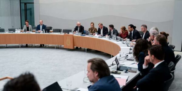 ⚡ Politieke chaos in Den Haag: woede om ‘gekaapte’ asielbetoging slaat over op elkaar