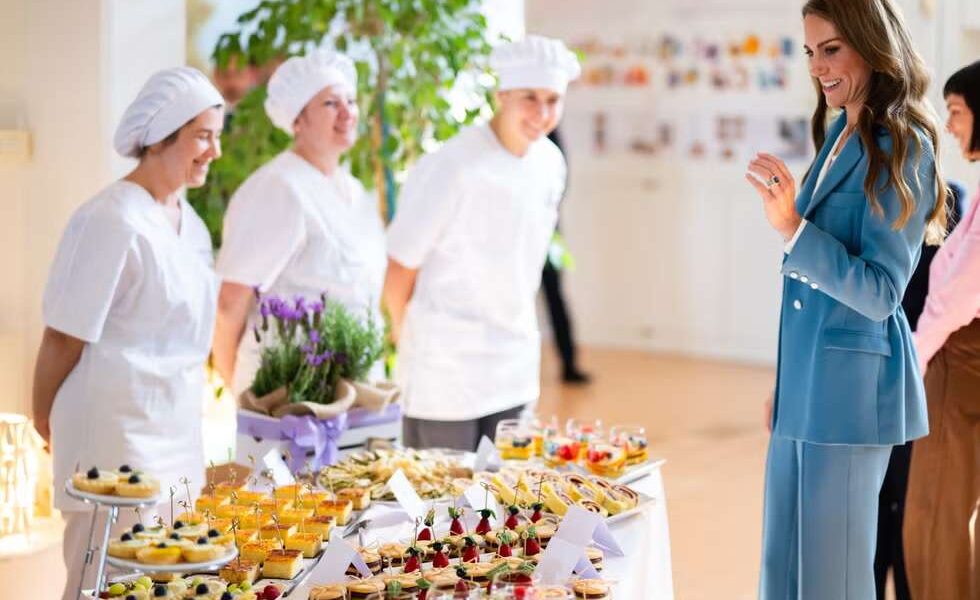 Kate Middleton incanta Reggio Emilia: erbazzone e biscotti alla lavanda per il tè reale della principessa