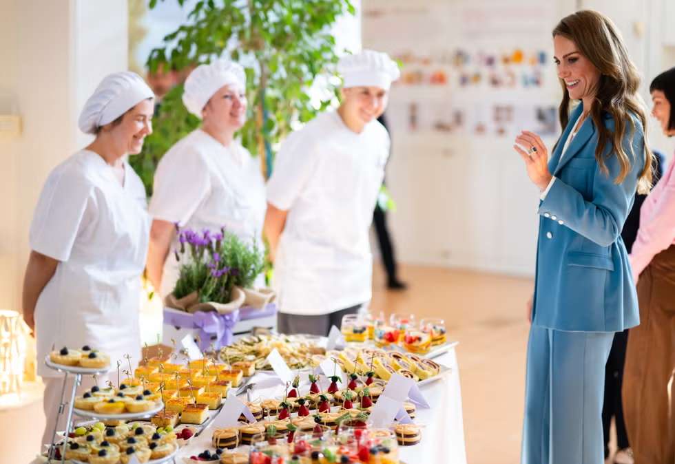 Kate Middleton incanta Reggio Emilia: erbazzone e biscotti alla lavanda per il tè reale della principessa