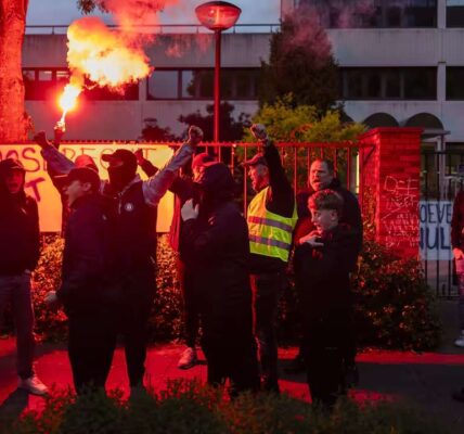 Politieke storm na ‘gekaapte’ asielbetoging: politici vallen elkaar hard aan