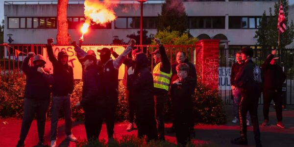 Politieke storm na ‘gekaapte’ asielbetoging: politici vallen elkaar hard aan