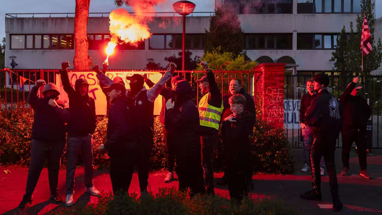 Politieke storm na ‘gekaapte’ asielbetoging: politici vallen elkaar hard aan