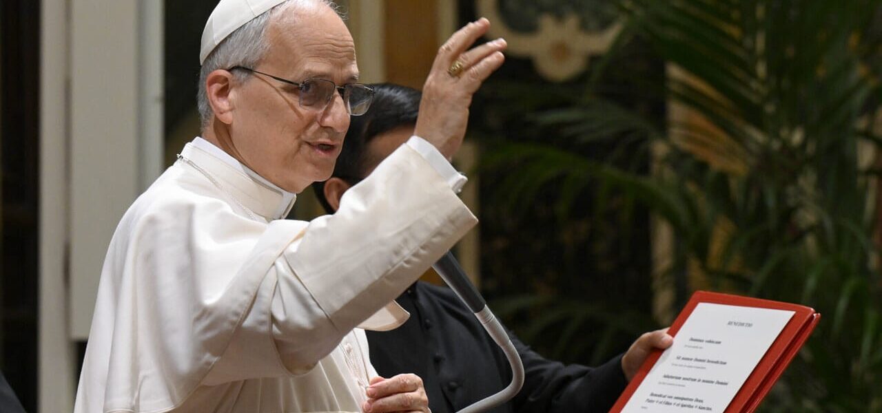 🙏 Papa Leone XIV conquista La Sapienza: applausi e folla in festa per il messaggio agli studenti