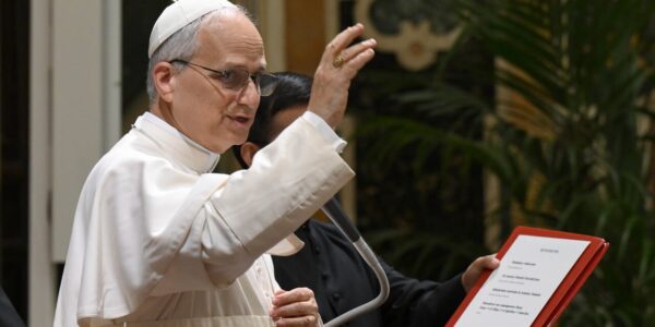 🙏 Papa Leone XIV conquista La Sapienza: applausi e folla in festa per il messaggio agli studenti