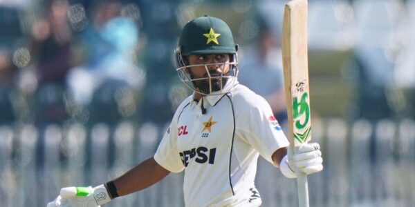 Babar torna e Tanzid debutta: il Pakistan sorprende tutti sotto il cielo minaccioso di Sylhet