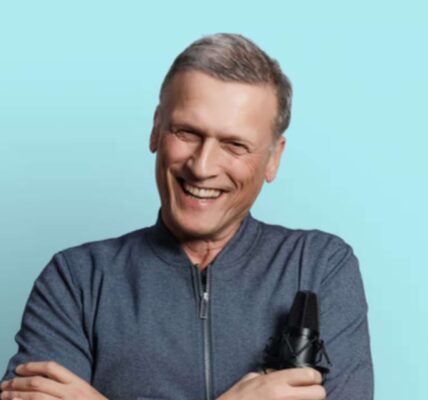 Nederlandse tv-wereld in rouw: presentator Bas Westerweel overleden op 62-jarige leeftijd