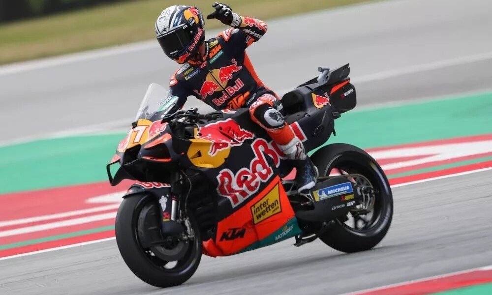 Acosta vola a Barcellona e conquista la pole: Bagnaia e Bezzecchi deludono tutti