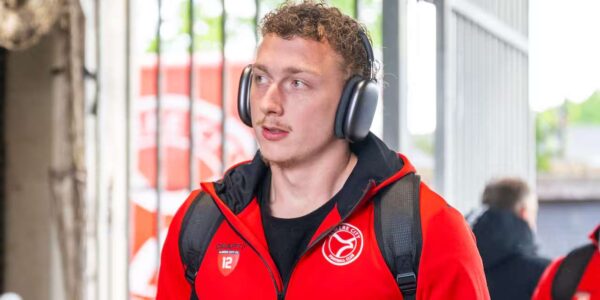 Alles op het spel: Willem II vecht om voorsprong vast te houden tegen Almere City in zenuwslopende halve finale