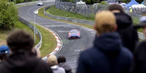 Verstappen betovert Nürburgring in de regen: ‘Daar maakte ik echt het verschil’