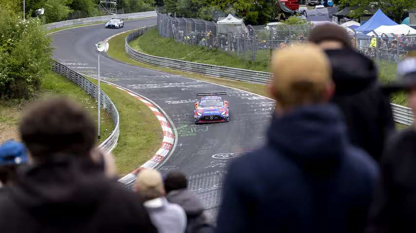 Verstappen betovert Nürburgring in de regen: ‘Daar maakte ik echt het verschil’