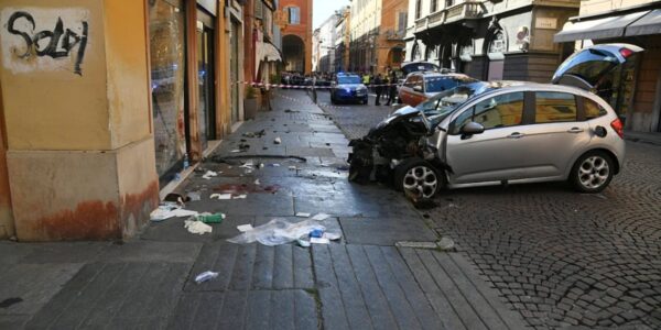 Shock a Modena: uomo accusato di strage, Mattarella e Meloni arrivano sul posto