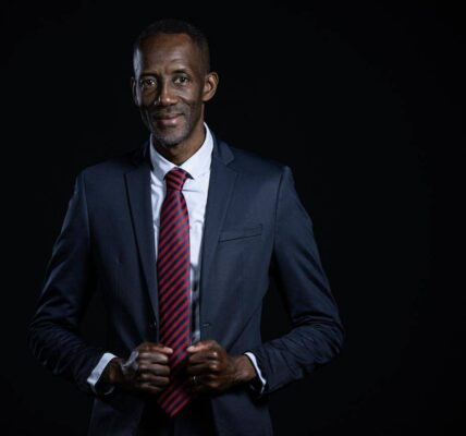 Portrait de Macron décroché à Saint-Denis : Bally Bagayoko brise le silence et parle d’un « faux débat »