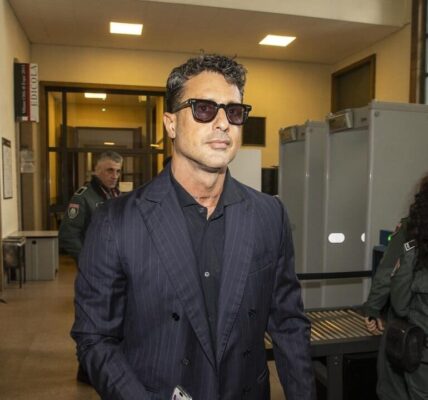 Caso Meloni-Corona, svolta clamorosa: il processo per diffamazione arriva a Palazzo Chigi