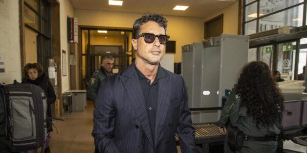 Caso Meloni-Corona, svolta clamorosa: il processo per diffamazione arriva a Palazzo Chigi