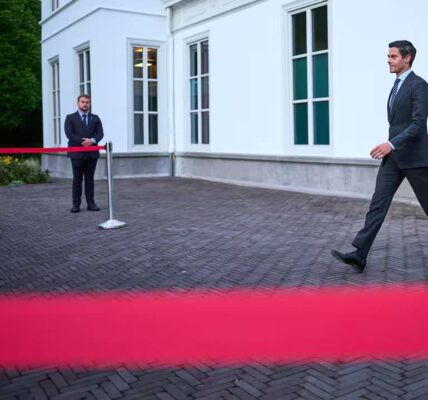 Jetten slaat alarm over geweld bij asielprotesten: ‘Keihard ingrijpen is nodig’