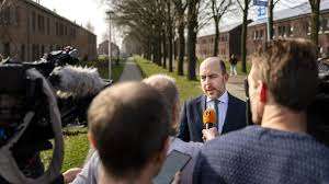 Asielcrisis loopt uit de hand: teleurgestelde minister smeekt gemeenten opnieuw om noodopvang