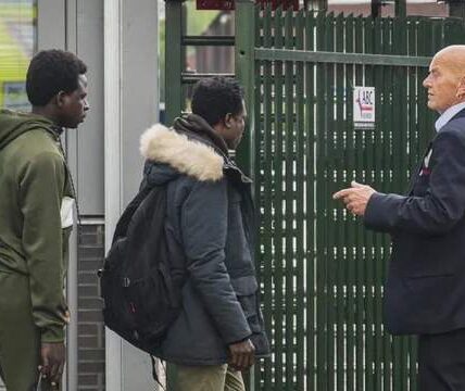 Wanhoop bij Ter Apel: asielzoekers weggestuurd, maar geven de hoop niet op