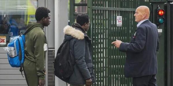 Wanhoop bij Ter Apel: asielzoekers weggestuurd, maar geven de hoop niet op