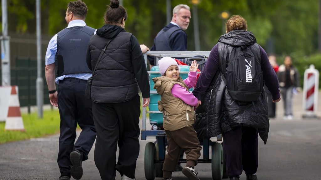 Van den Brink eist antwoorden over opvangcrisis: zoveel opvangplekken ontbreken er nog in jouw gemeente