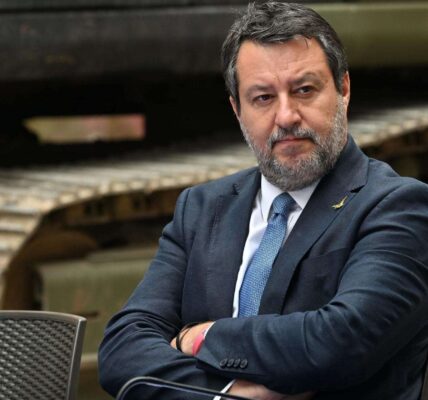 Salvini lancia l’ultimatum nella Lega: “Pagate le quote o siete fuori”