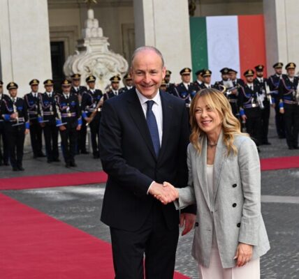 Meloni avverte l’Europa: “Situazioni straordinarie richiedono risposte immediate dall’Ue”