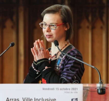Vidéo jugée choquante à Arras : le maire porte plainte après des moqueries visant une élue atteinte de trisomie 21