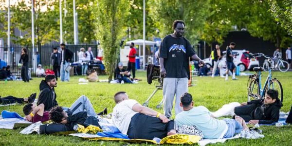 Opluchting in Ter Apel: zestig asielzoekers toegelaten terwijl Groningen noodopvang opent