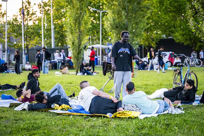 Opluchting in Ter Apel: zestig asielzoekers toegelaten terwijl Groningen noodopvang opent