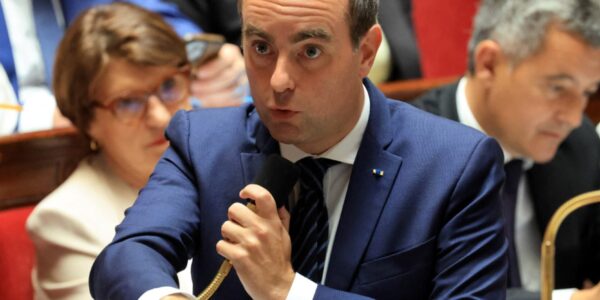 “Images choquantes” : Sébastien Lecornu envisage une action en justice après l’arrestation des militants de la flottille pour Gaza
