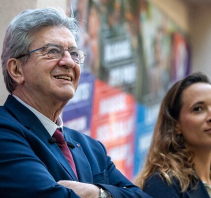 Mélenchon accuse Marine Le Pen d’avoir déformé ses propos et brandit la menace d’une plainte