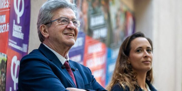 Mélenchon accuse Marine Le Pen d’avoir déformé ses propos et brandit la menace d’une plainte