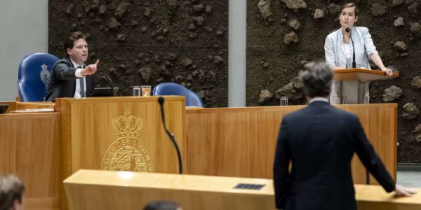 Ondanks zware druk houdt FVD vast aan omstreden standpunten in de Tweede Kamer