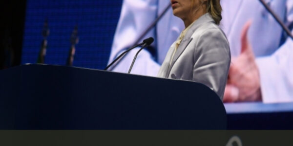 Meloni rilancia davanti agli imprenditori: “Bruxelles faccia meno, ma meglio”