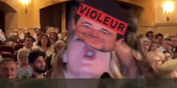 Tensions à Paris : des militantes féministes interrompent une pièce en criant contre Patrick Bruel
