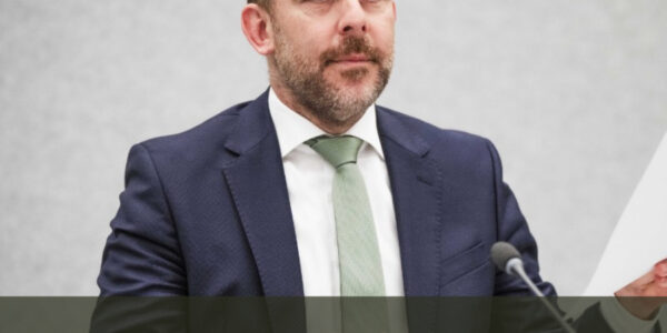 Waarom negeren gemeenten de oproep van de minister? De asielcrisis zorgt voor een nieuwe confrontatie