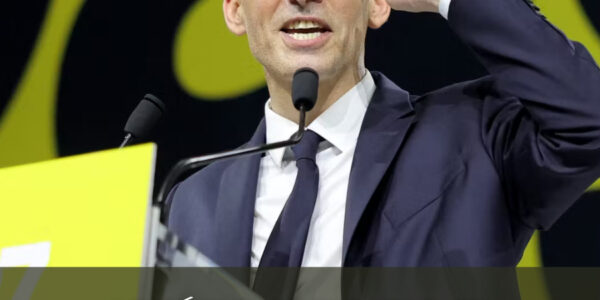 Le détail du meeting de Glucksmann qui fait exploser les détournements sur Internet