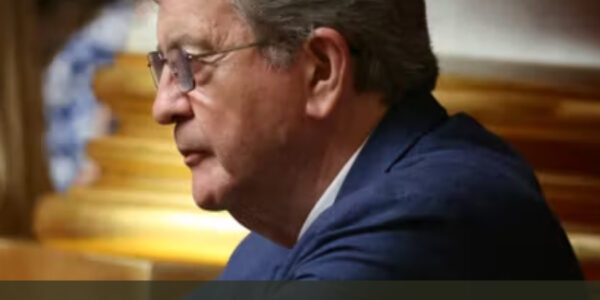 Mélenchon visé par une plainte de survivants du 7-Octobre : la polémique franchit un cap