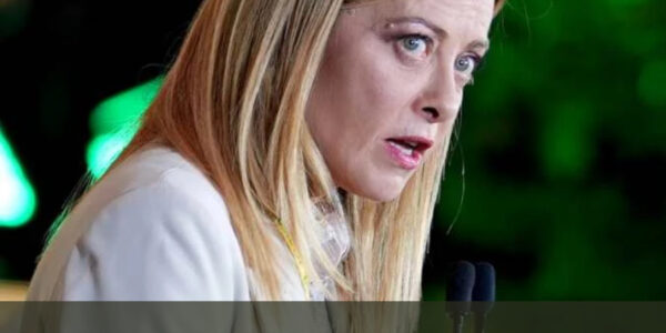 Meloni sfida le critiche su salari e pensioni con un messaggio diretto: “Solo io l’ho fatto”
