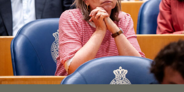 Stikstofdebat neemt verrassende wending: niet de minister, maar Laura Bromet onder vuur
