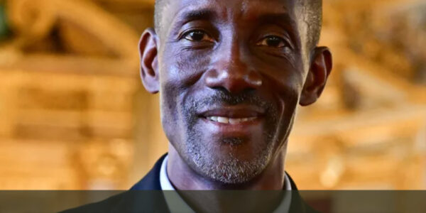 Avant la politique, Bally Bagayoko s'est lié d'amitié avec un chanteur aux millions d'albums vendus