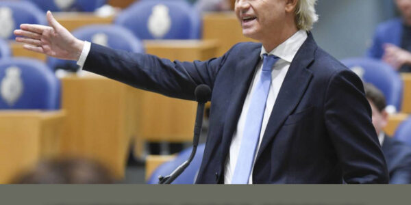 “Duizenden euro’s cadeau?” Wilders slaat alarm over steun voor statushouders