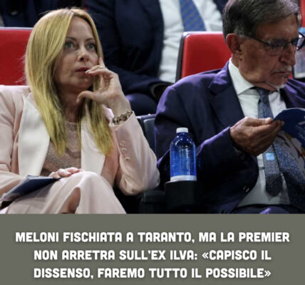 Meloni fischiata a Taranto, ma la premier non arretra sull’ex Ilva: «Capisco il dissenso, faremo tutto il possibile»