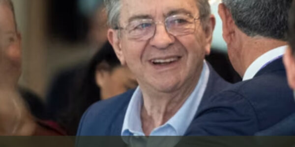 « Une erreur terrible » : Jean-Luc Mélenchon explique sa volte-face sur le port du voile