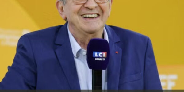 Mélenchon gagne du terrain : son idée d’annuler une partie de la dette séduit de plus en plus